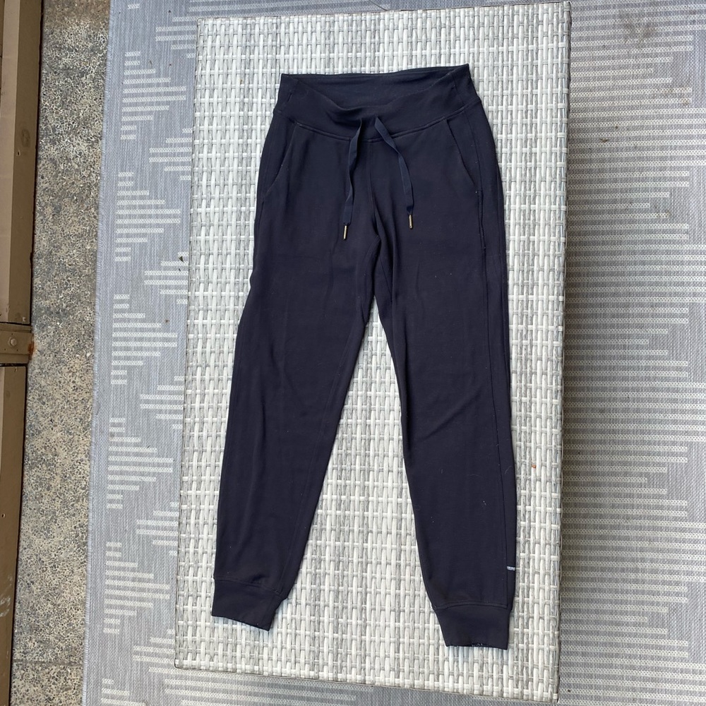 Black lululemon jogger sweatpants